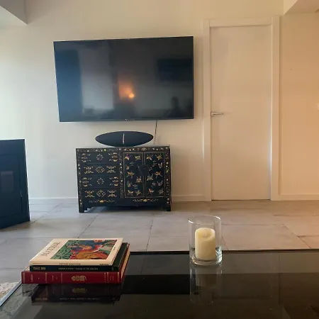 Modern Ideally Located Apartment