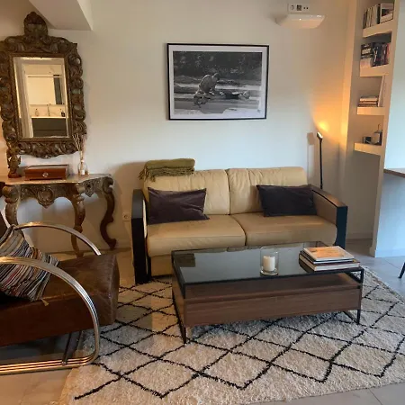 Modern Ideally Located Apartment *